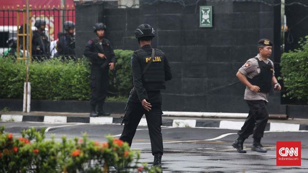 Tong Meledak di Proyek Dekat PN Jaksel Dibawa Polisi