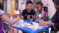 Bikin Keramik, Terapi Psikologis untuk Anak Pengidap Kanker
