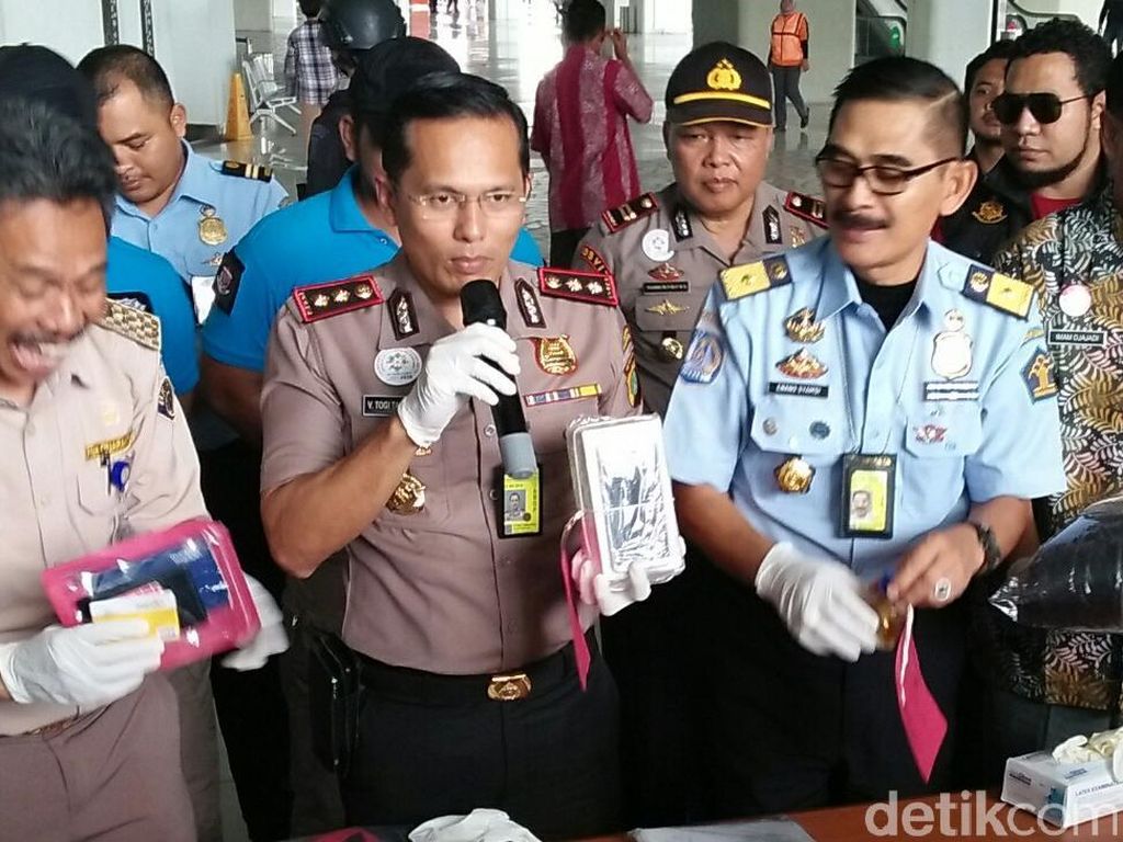 Petugas Bandara Palembang Ditangkap Karena Curi Paket Ponsel