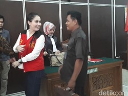 Sesama Pemakai, Hasil Tuntutan Jennifer Dunn dan Tia Beda Jauh