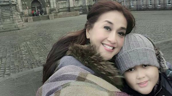 Hangatnya Kebersamaan Paramitha Rusady dan Putranya, Adrian