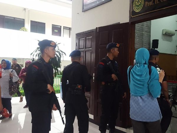 Foto: Suasana Ketatnya Pengamanan Sidang Pleidoi Aman Abdurrahman