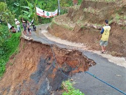 Longsor di Pekalongan, Akses Jalan 2 Kecamatan Tak Bisa Dilalui