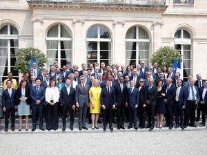 Kala Presiden Prancis Nongkrong Bareng Zuckerberg Cs