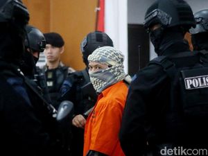 Polisi Siagakan Sniper Amankan Sidang Vonis Aman Abdurrahman Polisi Siagakan Sniper Amankan Sidang Vonis Aman Abdurrahman