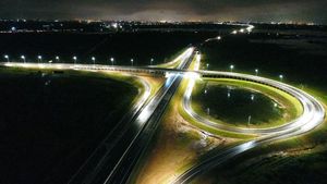 Indahnya Tol Pertama Sumsel Bermandi Cahaya