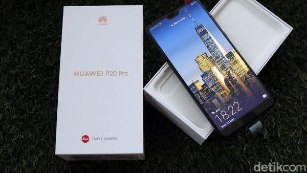 Unboxing Huawei P20 Pro dengan Tiga Kamera Leica