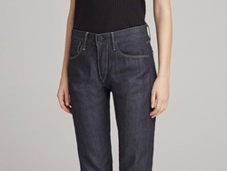 Nggak Cuma Stylish, Jeans Ini Bisa Bersihkan Handphone Tiap Kali Dikantongi