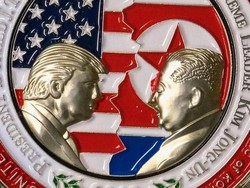 Heboh Perburuan Koin Cendera Mata Gara-gara KTT Trump-Kim Batal