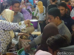 Meriahnya Bukber Sego Boranan Gratis di Lamongan