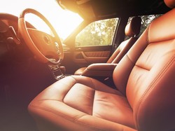 Berapa Lama Suhu di Dalam Mobil Bisa Naik Sampai Batas Mematikan?