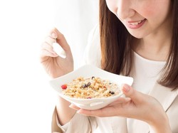 9 Kebiasaan Buruk Saat Sarapan yang Bikin Berat Badan Cepat Naik