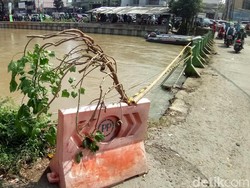 Sudah 17 Jam Sopir Pikap Tercebur ke Kalimalang Belum Ditemukan
