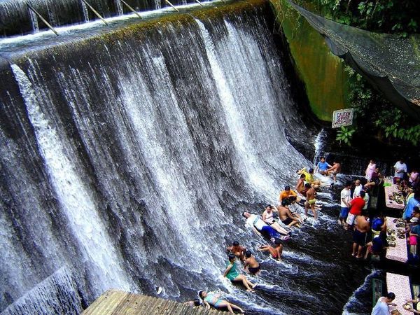 Unik! Restoran Bawah Air Terjun yang Hits di Filipina