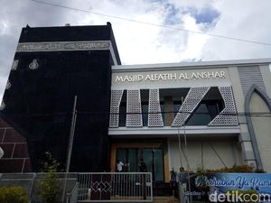 Foto: Masjid di Makassar yang Mirip Kabah