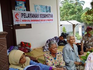 Lansia dan Anak Pengungsi Merapi Mulai Mengeluh Sakit