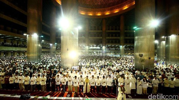 Sholat Tarawih Akbar di Masjid Istiqlal