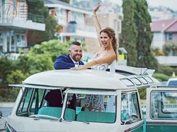 Momen Haru Pengantin Wanita Nyanyi Bahasa Isyarat untuk Suaminya yang Tuli