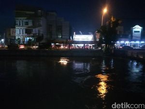 Pencarian Sopir Pikap Tercebur di Kalimalang Disetop Sementara Pencarian Sopir Pikap Tercebur di Kalimalang Disetop Sementara