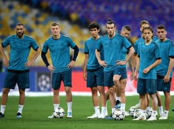 Madrid membawa 24 nama ke laga final kali ini. Semuanya tampak mengikuti latihan dengan mimik wajah serius. (Foto: Shaun Botterill/Getty Images)