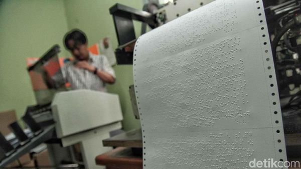 Melihat Percetakan Al Quran Braile