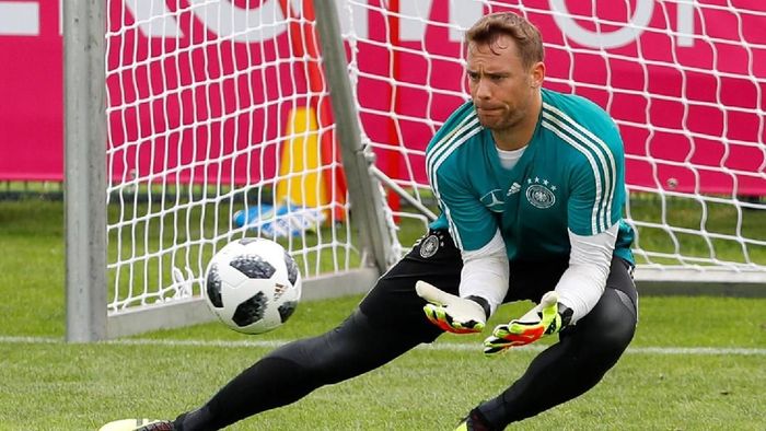 Manuel Neuer akan jadi kiper utama timnas Jerman jika berangkat ke Piala Dunia 2018 (Foto: Leonhard Foeger/Reuters) Manuel Neuer akan jadi kiper utama timnas Jerman jika berangkat ke Piala Dunia 2018 (Foto: Leonhard Foeger/Reuters)