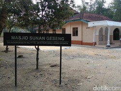 Melihat Keunikan Masjid Sunan Geseng di Purworejo