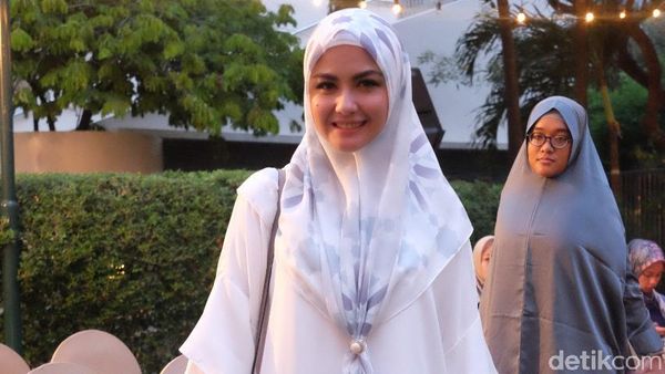 Foto: Gaya Hijab Revalina Hingga Nycta Gina Saat Buka Puasa Bersama