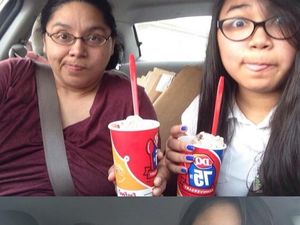 Ibu-Anak Pose Selfie Sama Selama 4 Tahun, Foto Terakhir Bikin Mengharu Biru