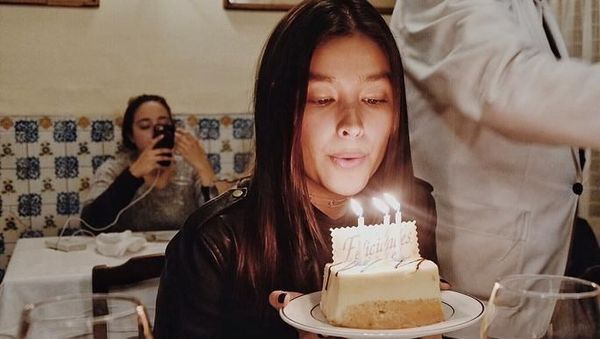 Elegan! Gaya Liza Soberano, Wanita Tercantik di Dunia Saat Makan