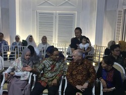 Anies Baswedan Muncul di Panggung Dengarkan Dia Ramadhan Jazz