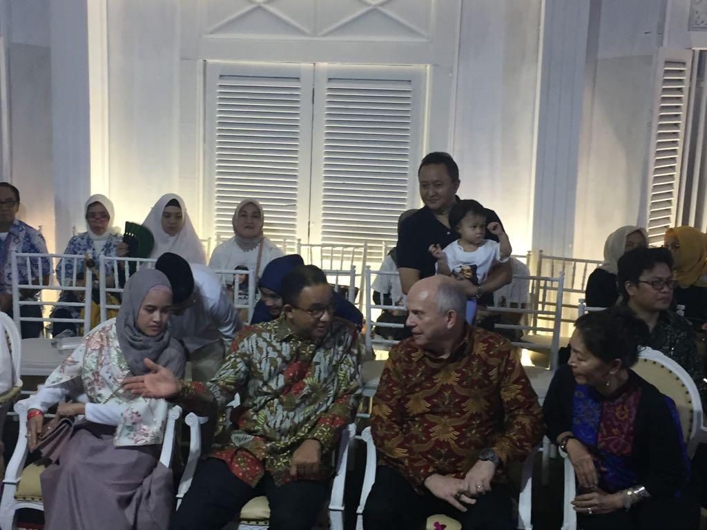Anies Baswedan Muncul di Panggung Dengarkan Dia Ramadhan Jazz Anies Baswedan Muncul di Panggung Dengarkan Dia Ramadhan Jazz