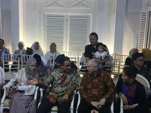 Anies Baswedan Muncul di Panggung Dengarkan Dia Ramadhan Jazz Anies Baswedan Muncul di Panggung Dengarkan Dia Ramadhan Jazz