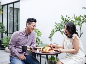 Berwajah Imut, Begini Gaya Junior Liem Kalau Sedang Ngopi dengan Putri Titian