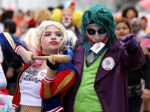 Kemeriahan Parade Badut Di Peru