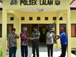 Ramai-ramai Warga Serahkan Senpi ke Polres Musi Banyuasin