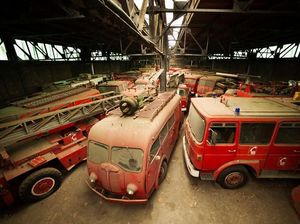 Menyusuri Pemakaman Truk di Prancis, Menyeramkan atau Keren?