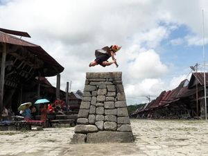Fahombo Batu, Tradisi Lompat Batu yang Jadi Identitas Pulau Nias Fahombo Batu, Tradisi Lompat Batu yang Jadi Identitas Pulau Nias