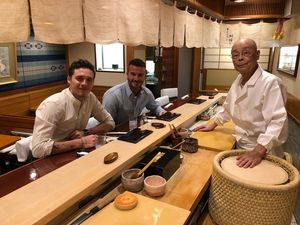 Liburan ke Jepang, David Beckham dan Brooklyn Santap Sushi dan Wagyu Liburan ke Jepang, David Beckham dan Brooklyn Santap Sushi dan Wagyu