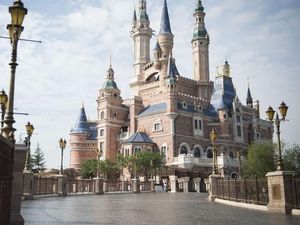 Disneyland Shanghai Dibuka Lagi Setelah 3 Bulan Tutup Disneyland Shanghai Dibuka Lagi Setelah 3 Bulan Tutup