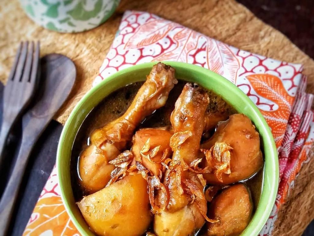10 Jenis Semur Ayam Manis Gurih Pilihan Netizen untuk Sahur