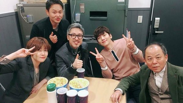 Bikin Meleleh! Begini 10 Gaya Makan Si Tampan Ji Chang Wook