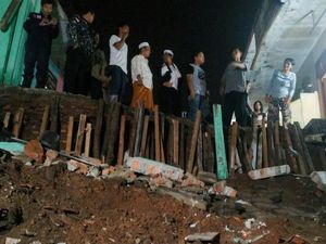 Longsor di Petukangan Jaksel, 30 Pasukan Oranye Dikerahkan