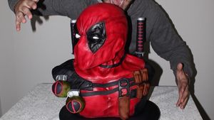 Gemasnya 10 Kue Serba Merah dan Hitam Bertema Deadpool!