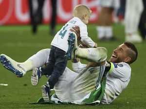 Madrid Juara Liga Champions, Keluarga Ronaldo dan Skuat Madrid Invasi Lapangan Madrid Juara Liga Champions, Keluarga Ronaldo dan Skuat Madrid Invasi Lapangan
