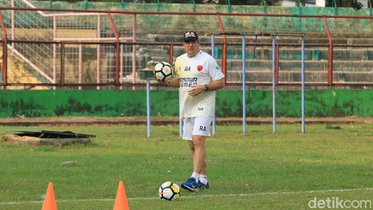 Robert Rene Alberts betah di PSM Makassar. (Reinhard Soplantika/detikSport)
