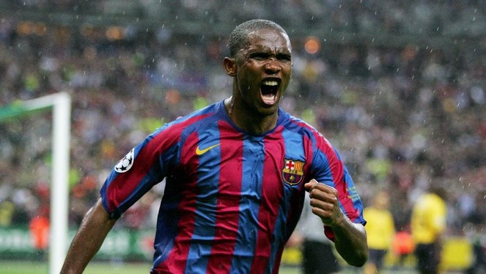 PARIS - MAY 17:  Samuel Eto?o of Barcelona celebrates scoring the equalising goal during the UEFA Champions League Final between Arsenal and Barcelona at the Stade de France on May 17, 2006 in Paris, France.  (Photo by Mike Hewitt/Getty Images)
