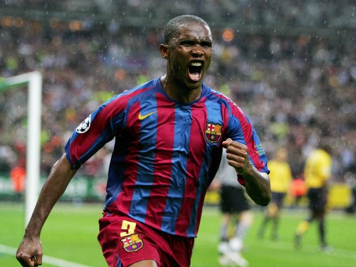 PARIS - MAY 17:  Samuel Eto?o of Barcelona celebrates scoring the equalising goal during the UEFA Champions League Final between Arsenal and Barcelona at the Stade de France on May 17, 2006 in Paris, France.  (Photo by Mike Hewitt/Getty Images)