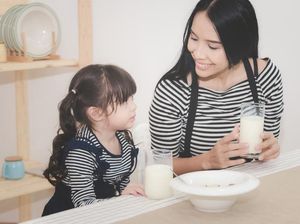 Lengkapi Menu Sahur dengan Susu Agar si Kecil Kuat Berpuasa