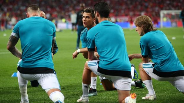 Real Madrid tengah menjalani pemanasan di Stadion Olimpiyskiy.